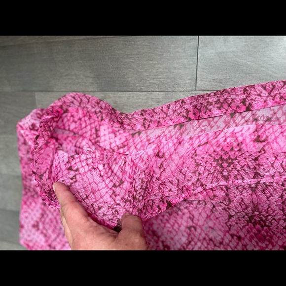 Accessory Street pink snake skin pattern top sz L - Picture 2 of 4